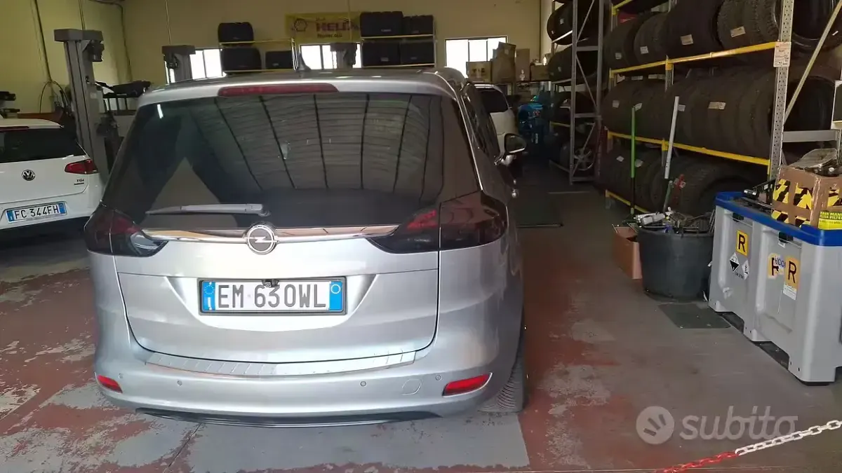 Usata Opel Zafira 130 CV (95 kW) 2012 Grigio Monovolume