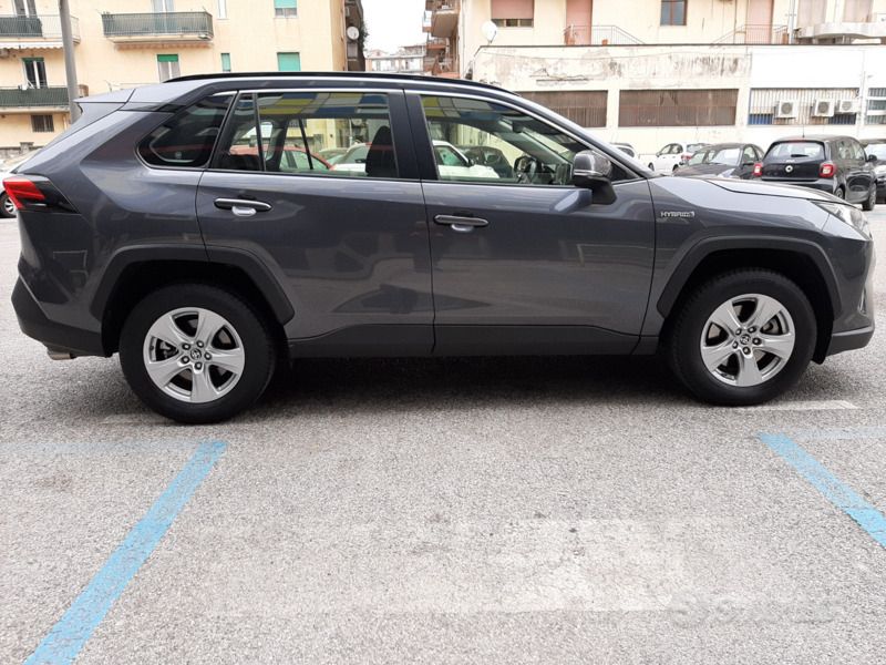 Grigio Usata 2021 Toyota RAV4 Hybrid Active SUV | 29.000 € (Buon prezzo) - Immagine 1/4