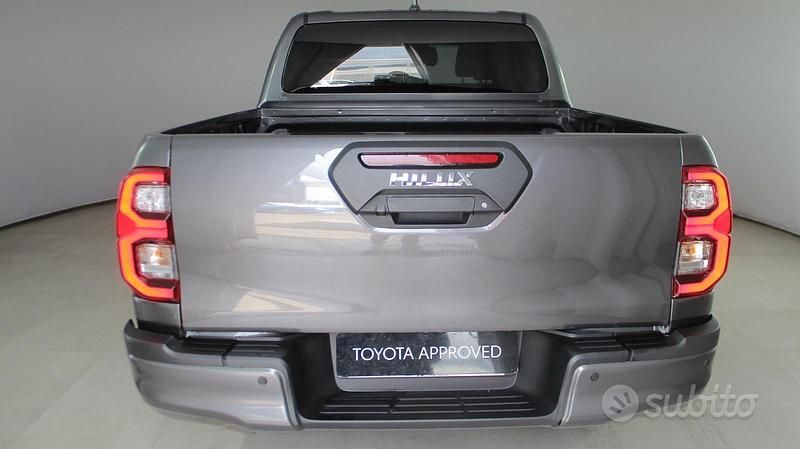 Usata Toyota HiLux 204 CV (150 kW) 2023 Grigio Pick-up