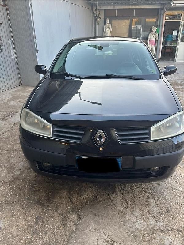 Nero Usata 2005 Renault Mégane II Berlina | 1700 € - Immagine 1/4