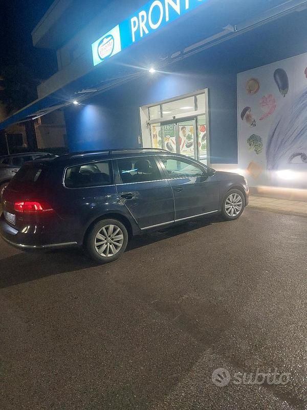 Usata VW Passat 105 CV (77 kW) 2014 Blu Station wagon