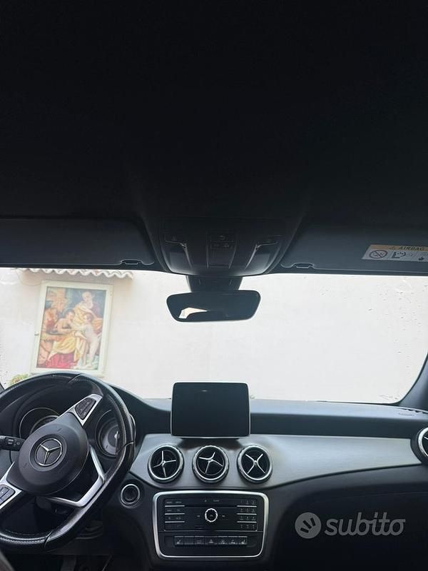 Usata Mercedes GLA220 136 CV (100 kW) 2017 Bianco SUV