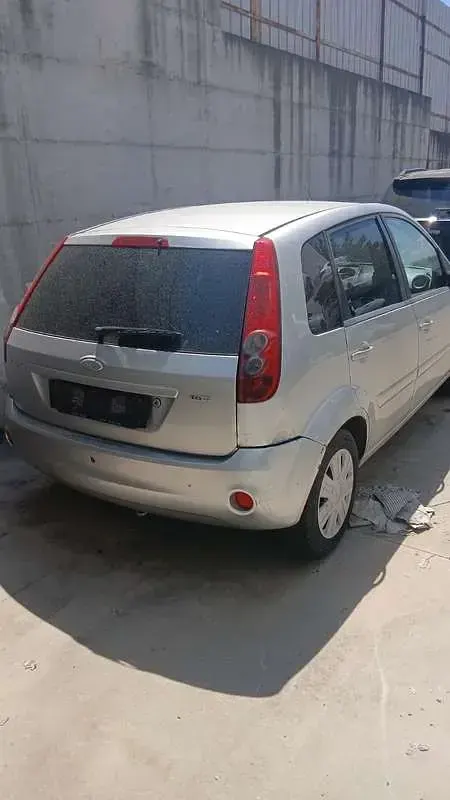 Usata Ford Fiesta Titanium 68 CV (50 kW) 2007 Grigio Utilitaria