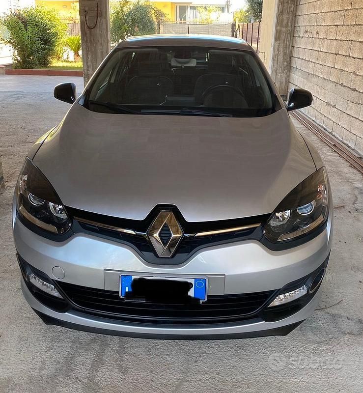 Grigio Usata 2015 Renault Mégane Tre volumi | 6500 € (Buon prezzo) - Immagine 1/4