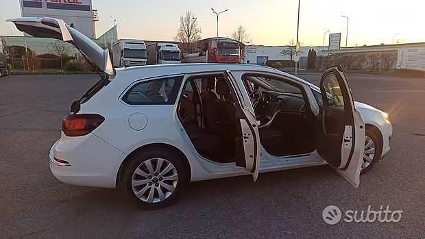 Usata Opel Astra 110 CV (80 kW) 2014 Bianco Station wagon