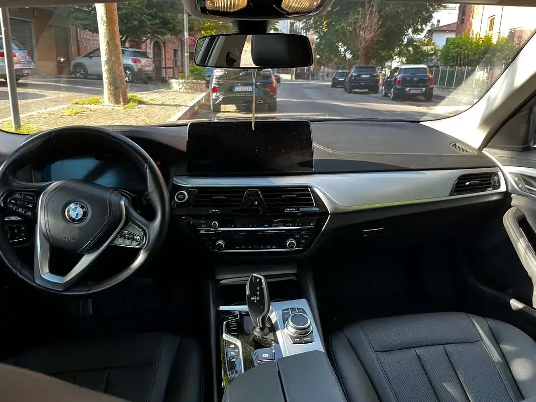 Usata BMW 520 Luxury Line 163 CV (119 kW) 2022 Blu/azzurro Berlina