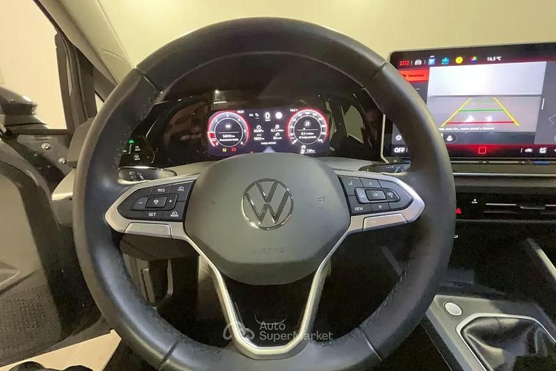 Usata VW Golf VIII Life 116 CV (85 kW) 2025 Grigio Berlina