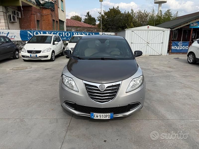 Usata Lancia Ypsilon 69 CV (50 kW) 2014 Grigio Utilitaria