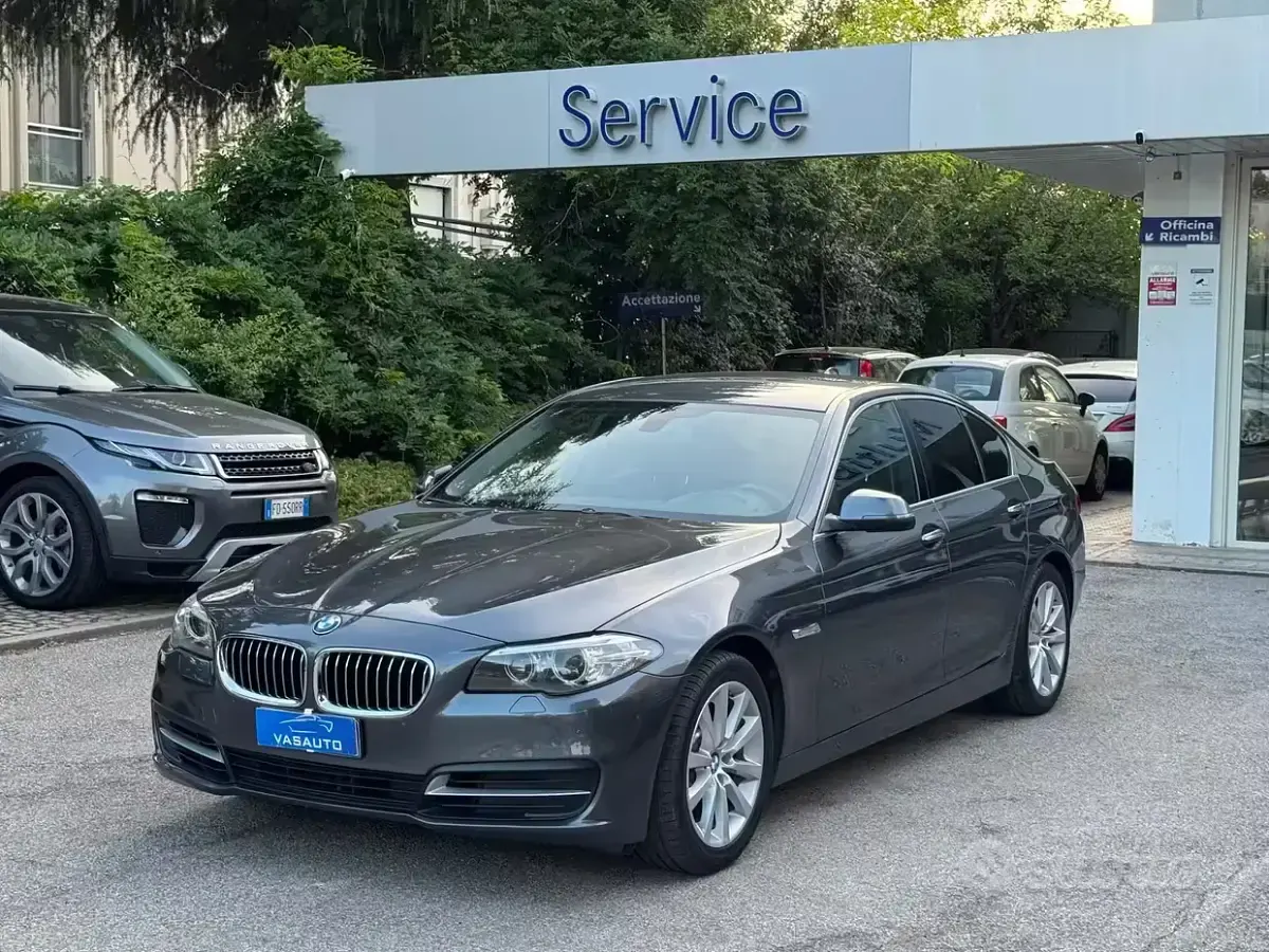 Usata BMW 520 Luxury Line 190 CV (139 kW) 2017 Grigio Berlina