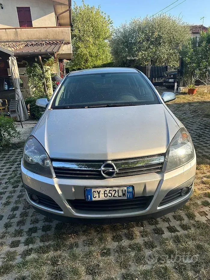 Usata Opel Astra 105 CV (77 kW) 2005 Grigio Berlina