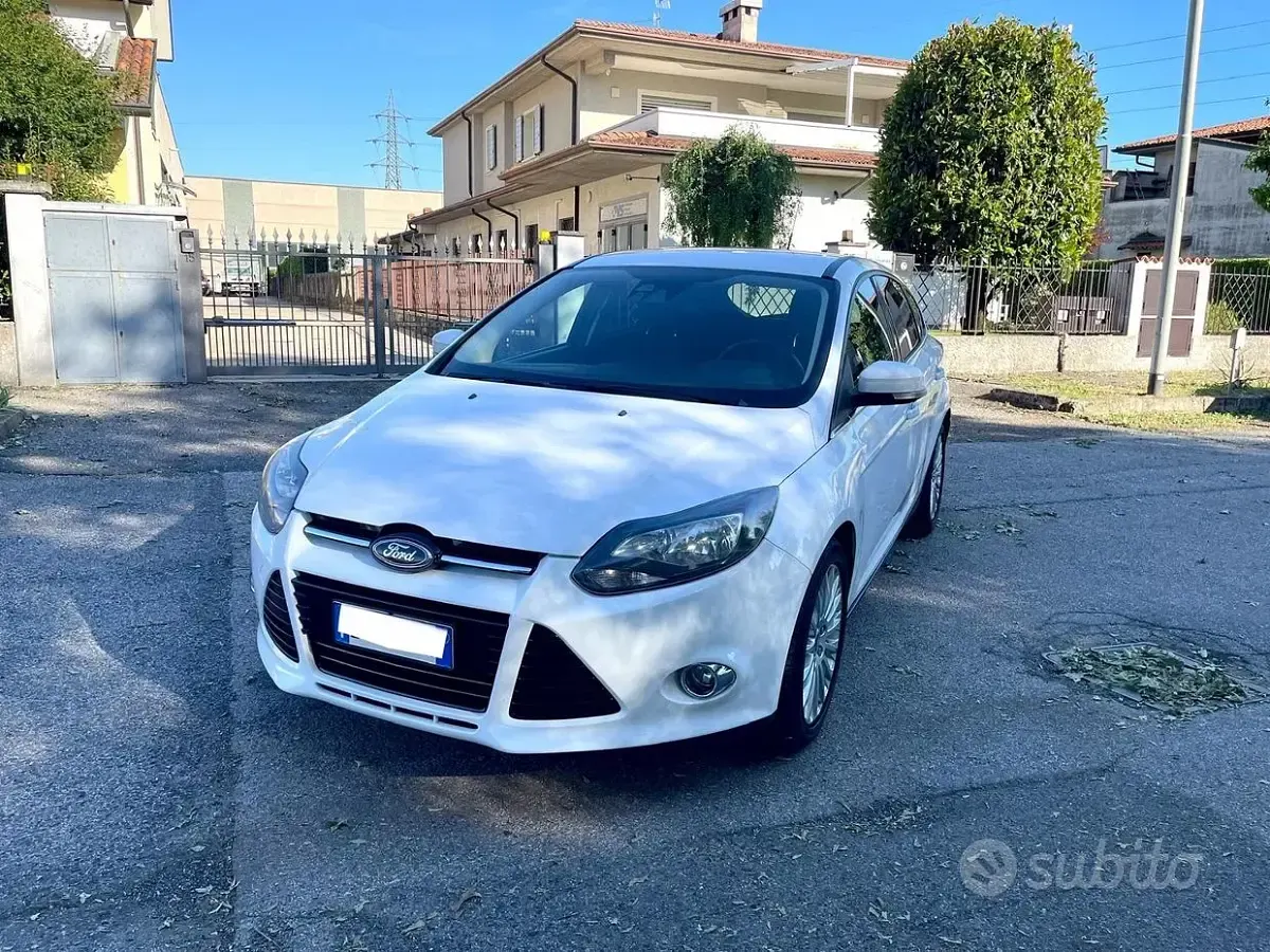 Usata Ford Focus Titanium 150 CV (110 kW) 2011 Bianco Berlina
