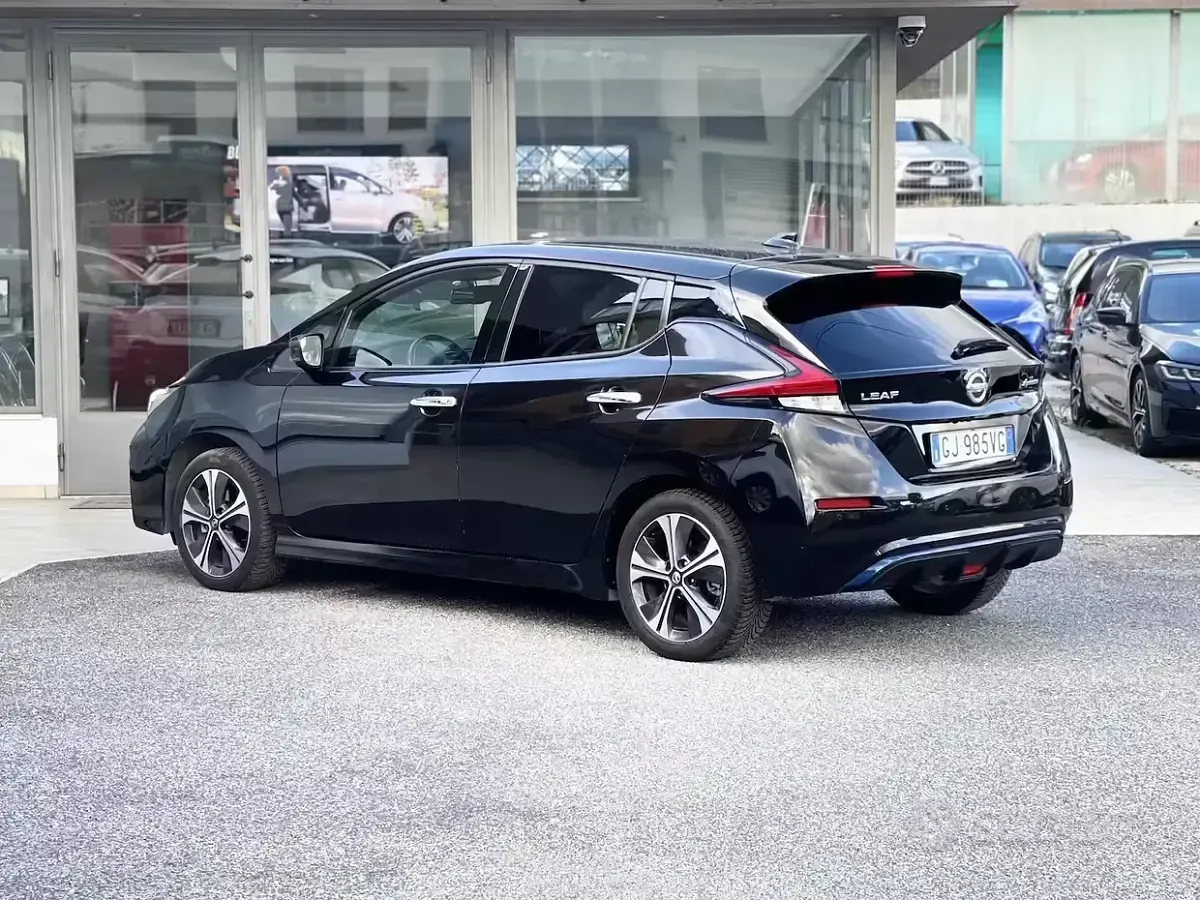 Usata Nissan Leaf N-Connecta 89 kW (122 CV) 2022 Nero Utilitaria