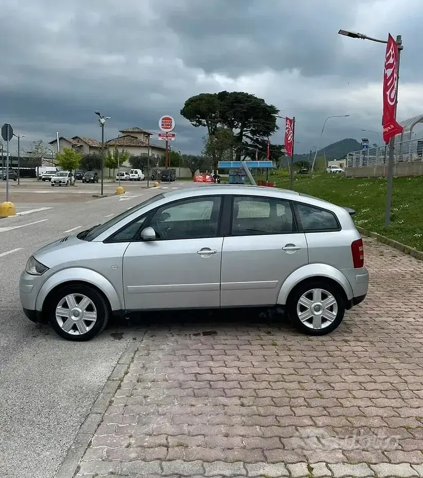 Usata Audi A2 75 CV (55 kW) 2003 Grigio Utilitaria