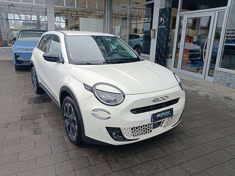 Usata Fiat 600 La Prima 101 CV (74 kW) 2025 Bianco pastello SUV