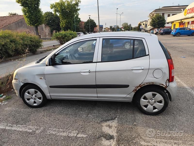 Usata Kia Picanto 61 CV (44 kW) 2007 Grigio Utilitaria
