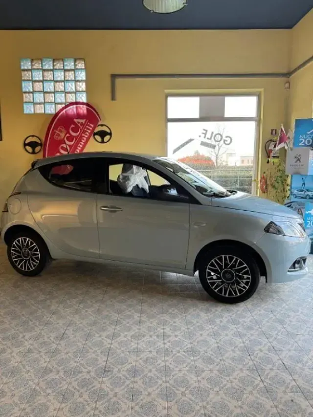 Usata Lancia Ypsilon S 69 CV (50 kW) 2024 Verde metallizzato Utilitaria