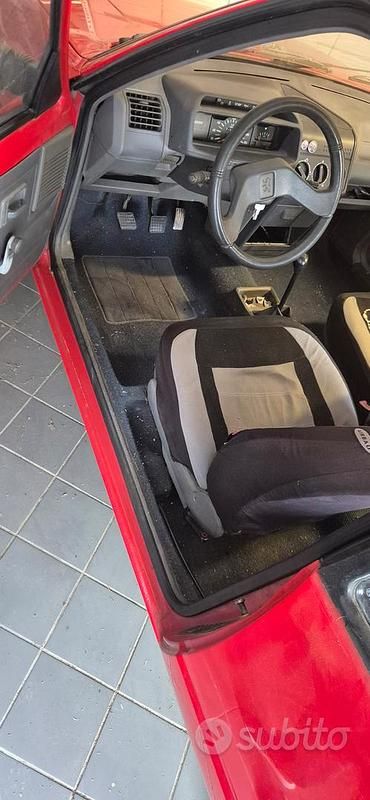 Usata Peugeot 205 44 CV (32 kW) 1989 Rosso Utilitaria