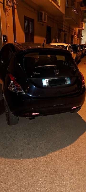 Usata Lancia Ypsilon 95 CV (69 kW) 2017 Blu/azzurro Utilitaria