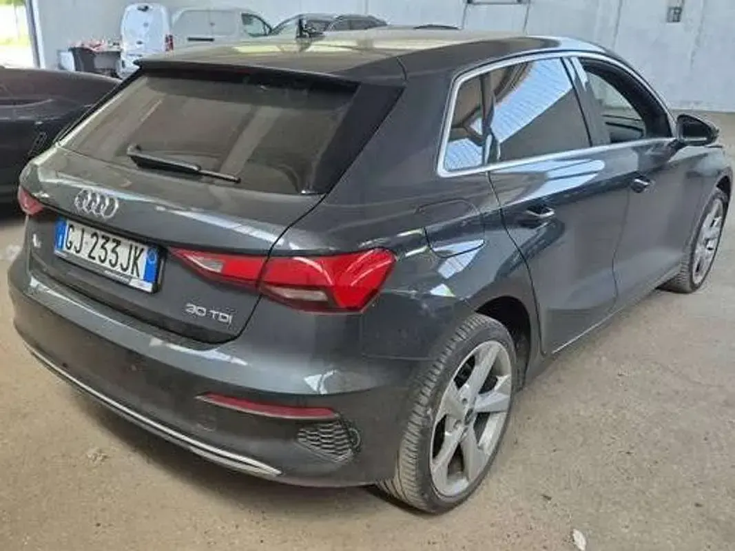 Usata Audi A3 Advanced 116 CV (85 kW) 2022 Grigio Berlina