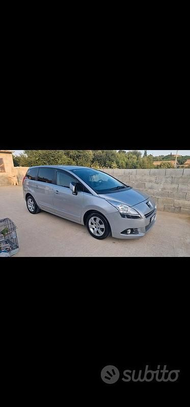 Usata Peugeot 5008 112 CV (82 kW) 2013 Grigio Monovolume