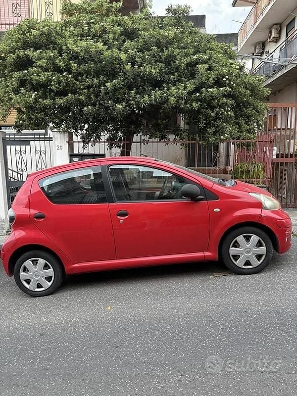 Usata Toyota Aygo 68 CV (50 kW) 2011 Rosso Utilitaria