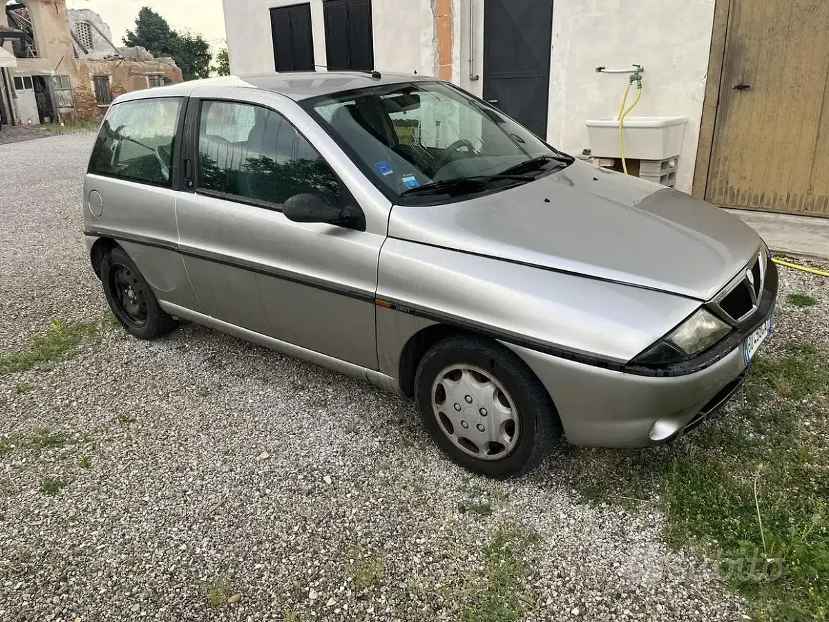 Usata Lancia Ypsilon 86 CV (63 kW) 1999 Grigio Utilitaria
