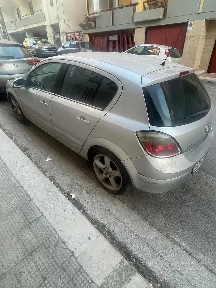 Usata Opel Astra 101 CV (74 kW) 2005 Grigio Berlina