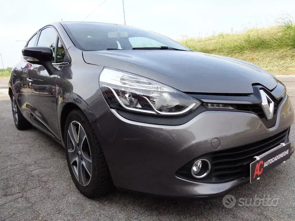 Begagnad Renault Clio IV 73 HK (53 kW) 2015 Grå Sedan