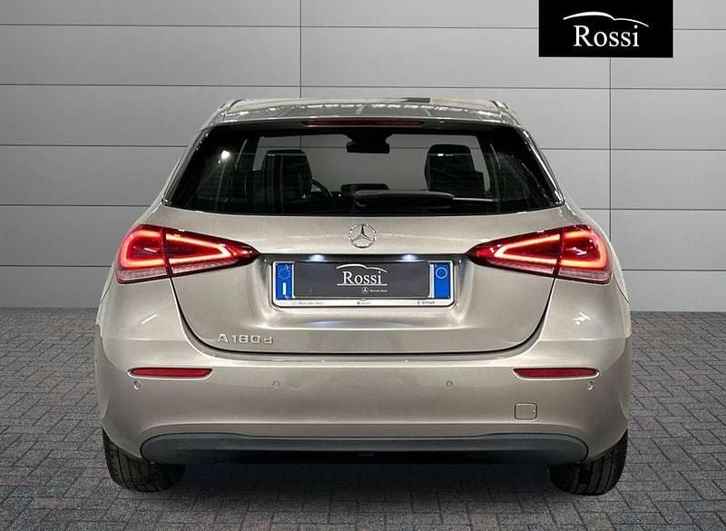 Usata Mercedes A180 Business 116 CV (85 kW) 2019 Grigio mojave Berlina