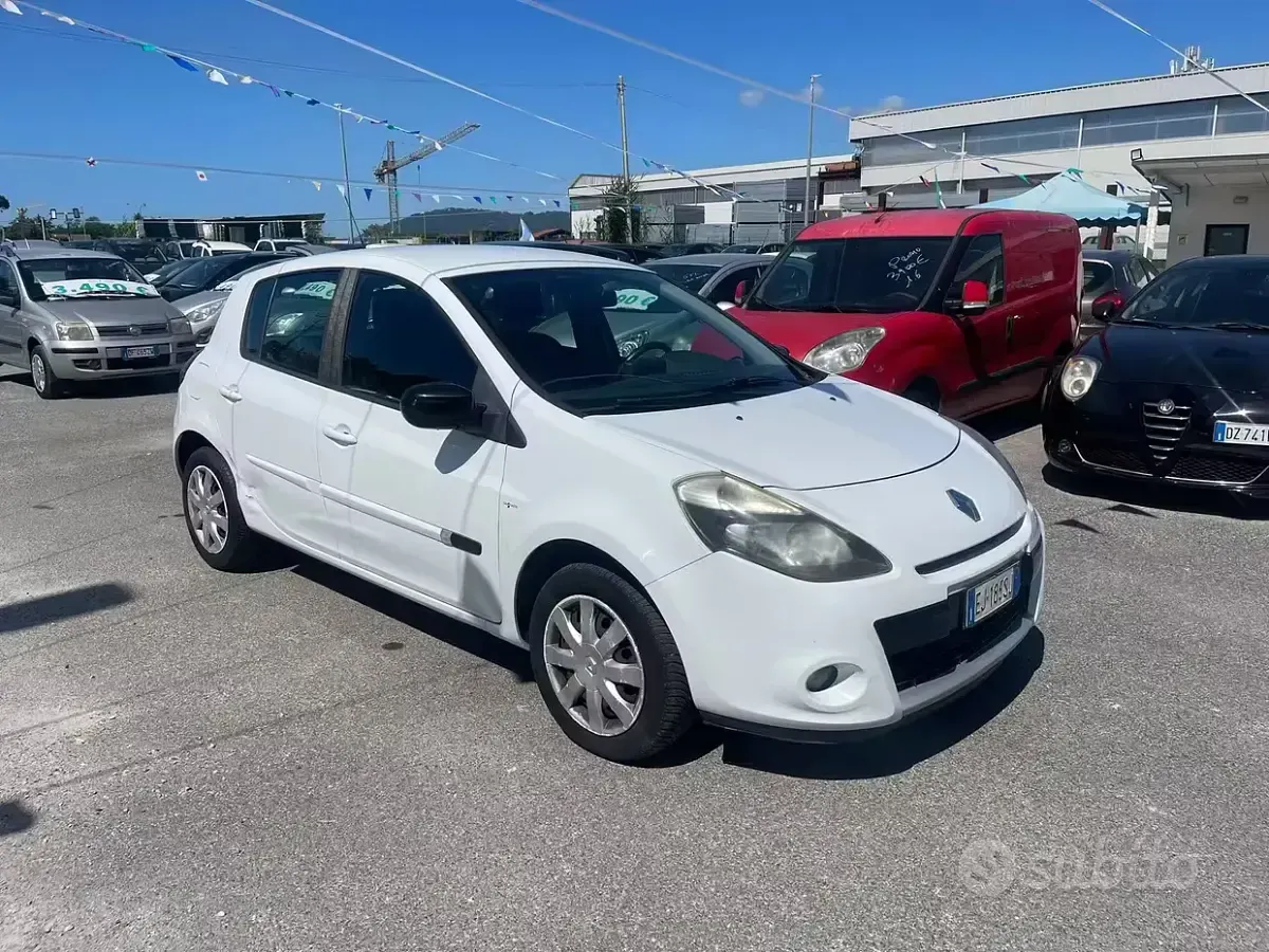 Usata Renault Clio II 75 CV (55 kW) 2011 Bianco Berlina