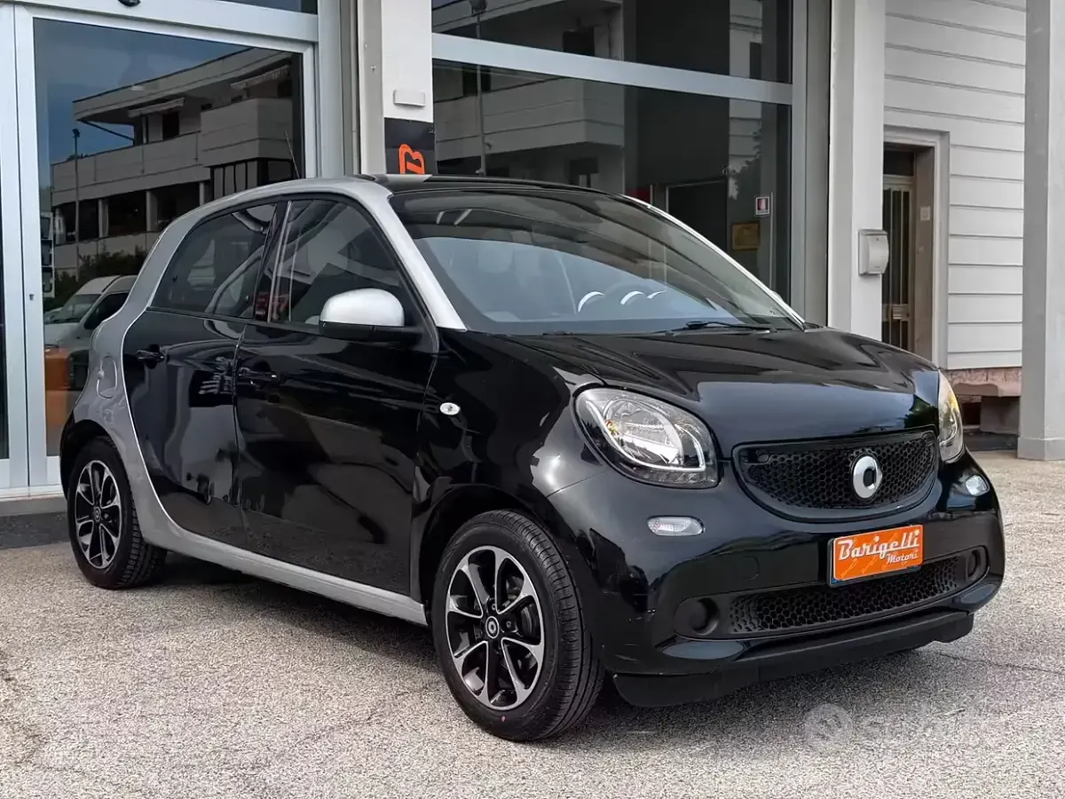 Usata Smart ForFour Passion 71 CV (52 kW) 2015 Nero Utilitaria