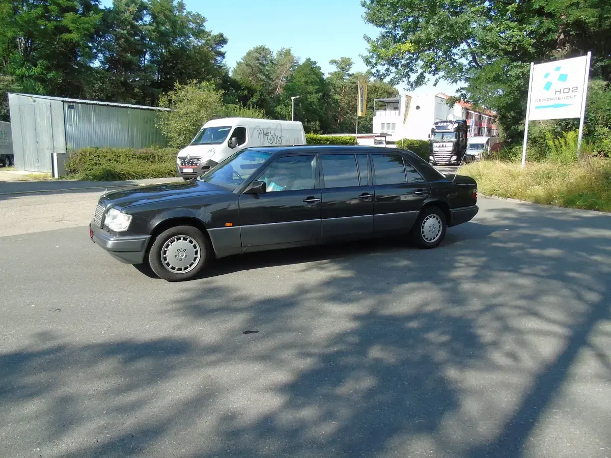 Usata Mercedes 260 160 CV (117 kW) 1991 Nero Berlina
