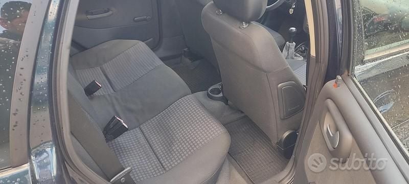 Usata Opel Corsa 2004 Verde Utilitaria