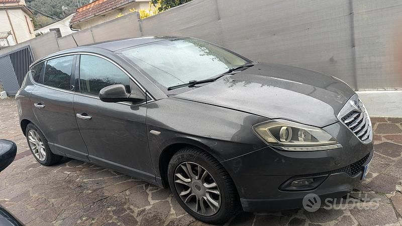 Usata Lancia Delta 120 CV (88 kW) 2011 Grigio Utilitaria