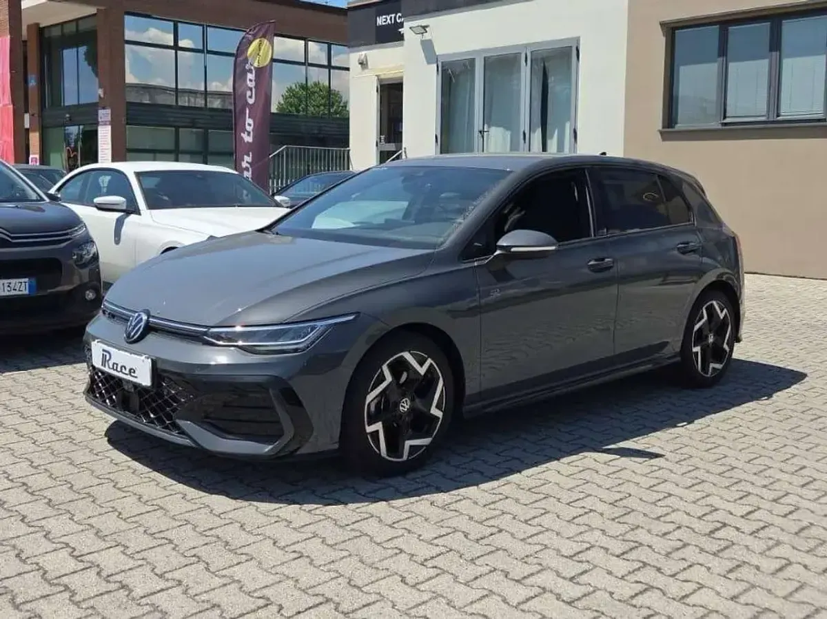 Usata VW Golf VIII R-line 150 CV (110 kW) 2025 Nero Berlina