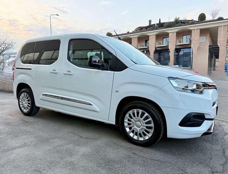 Usata Toyota Proace Verso City 102 CV (75 kW) 2022 Bianco Station wagon
