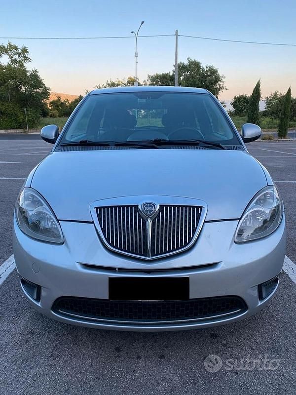Usata Lancia Ypsilon 69 CV (50 kW) 2011 Grigio Utilitaria