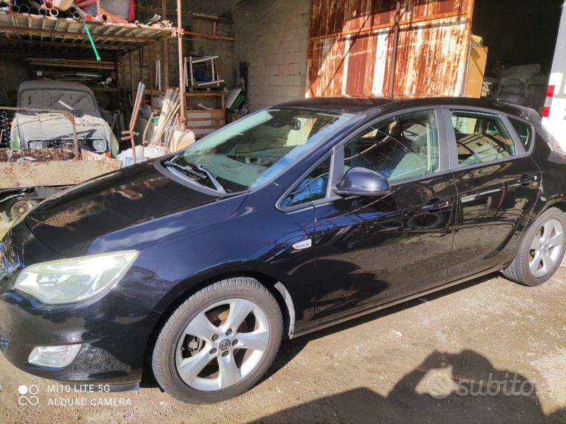Usata Opel Astra 125 CV (91 kW) 2010 Nero Berlina