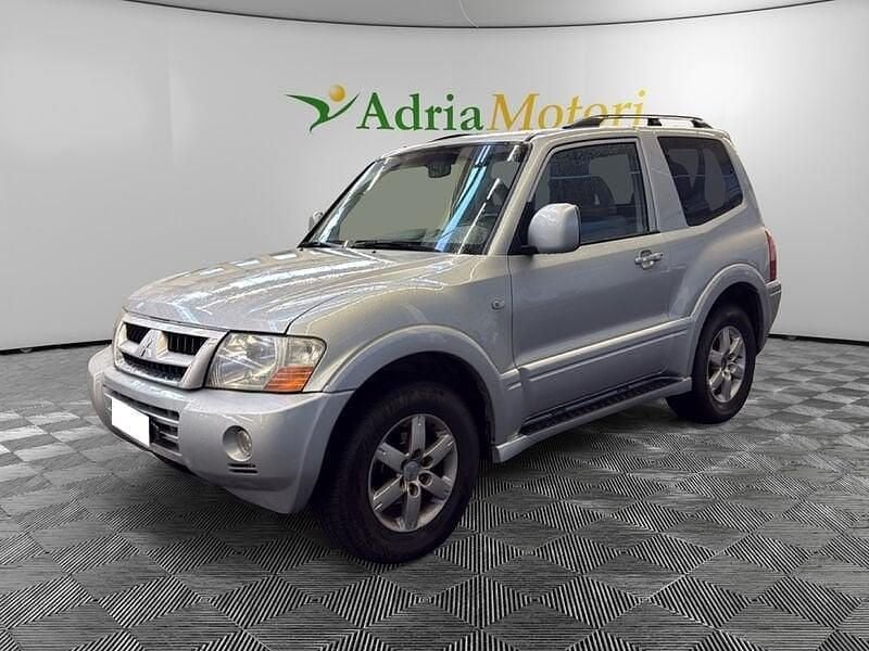 Argento Usata 2007 Mitsubishi Pajero Intense SUV | 8900 € (Super prezzo) - Immagine 1/4