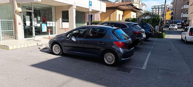 Usata Peugeot 207 70 CV (51 kW) 2007 Grigio Berlina