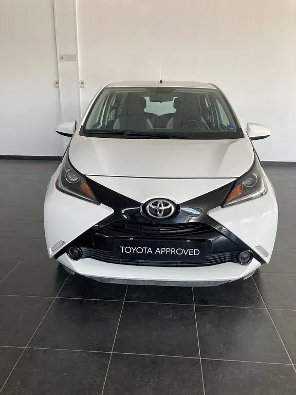 Usata Toyota Aygo X-play 69 CV (50 kW) 2016 Bianco Utilitaria