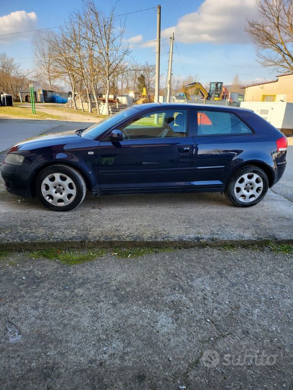 Blu Usata 2003 Audi A3 Tre volumi | 3500 € (Buon prezzo) - Immagine 1/4