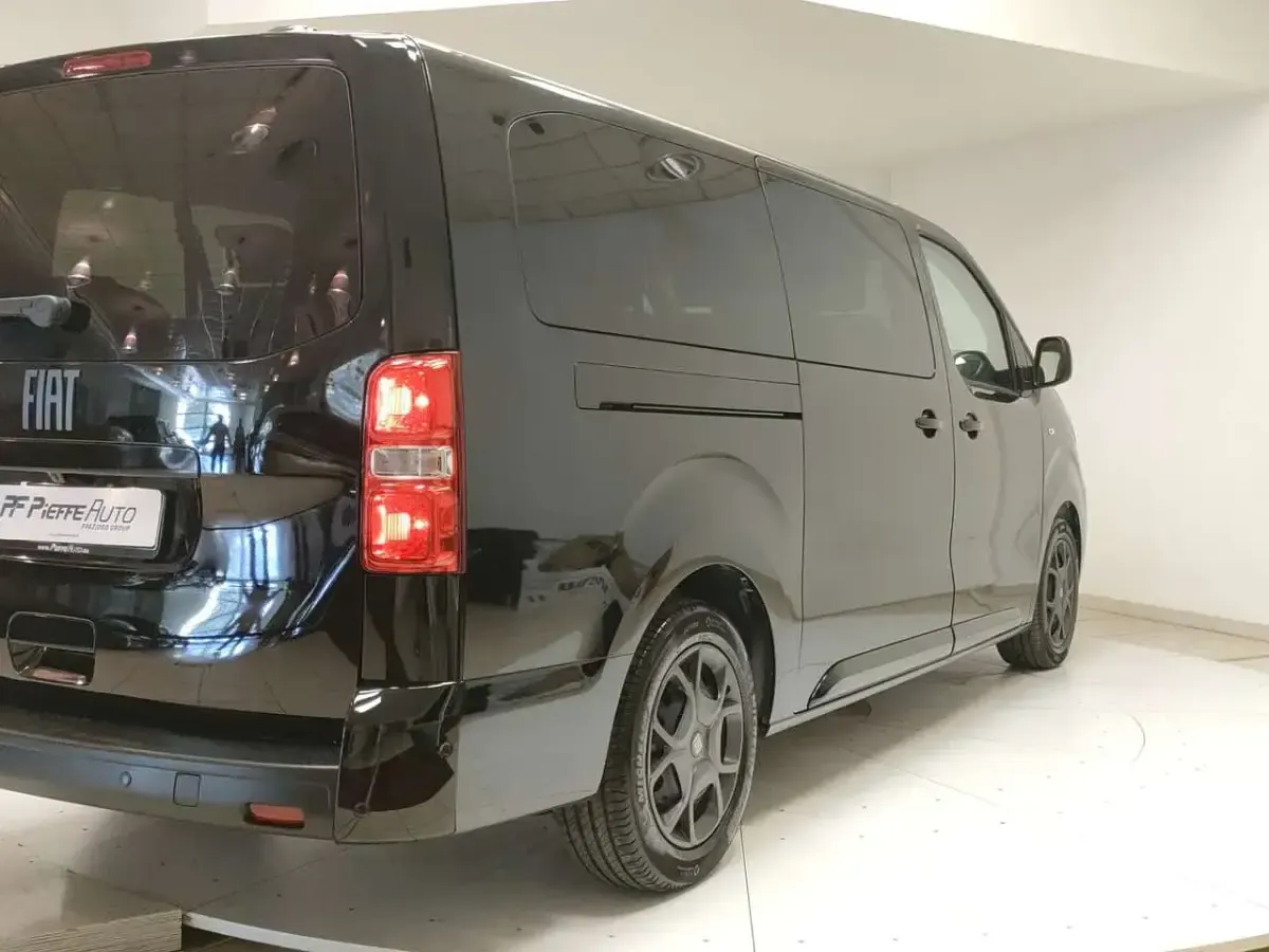 Usata Fiat E-Ulysse 130 kW (177 CV) 2025 Nero cinema Monovolume