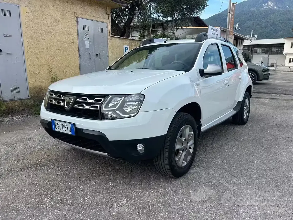 Usata Dacia Duster Lauréate 109 CV (80 kW) 2014 Bianco SUV