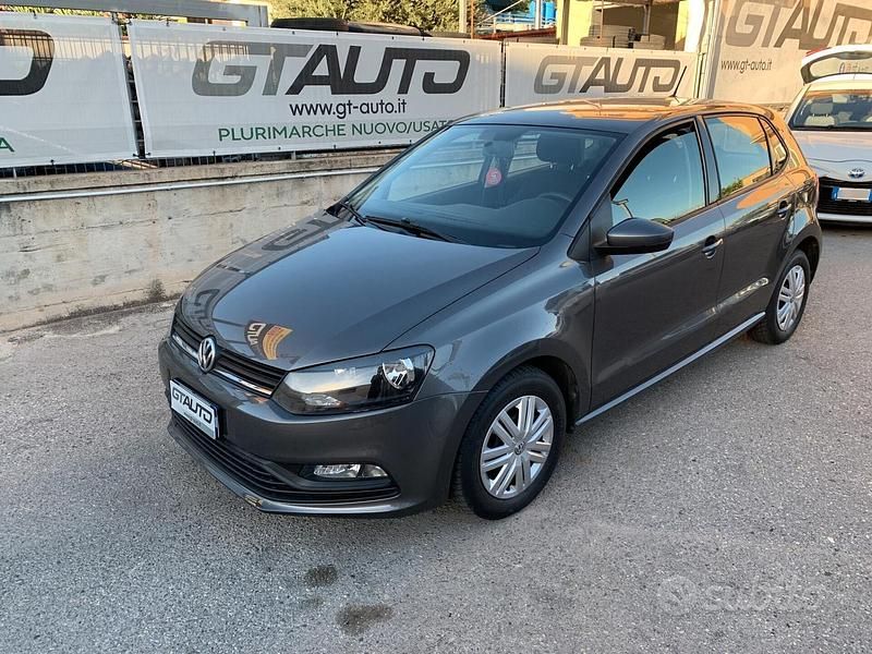 Arancione Usata 2016 VW Polo Tre volumi | 7500 € (Buon prezzo) - Immagine 1/4
