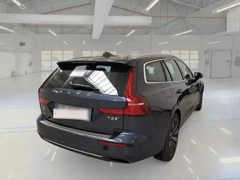 Usata Volvo V60 Inscription 250 CV (183 kW) 2020 Grigio Station wagon