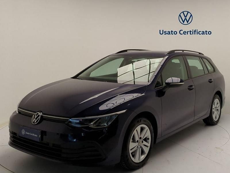Usata VW Golf VIII Life 131 CV (96 kW) 2022 Atlantic blue Station wagon