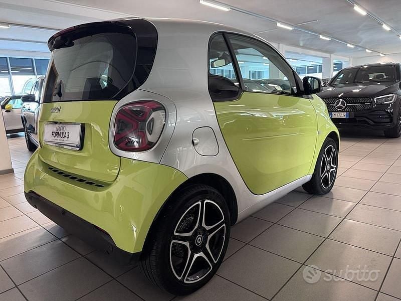 Usata Smart ForTwo Coupé Pulse 59 kW (81 CV) 2021 Verde Utilitaria