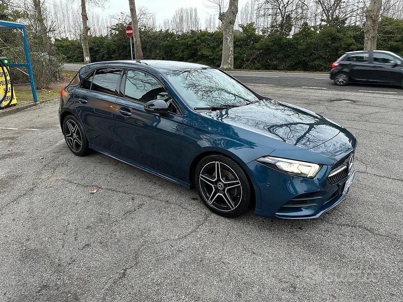 Usata Mercedes A180 Premium 116 CV (85 kW) 2020 Blu Berlina