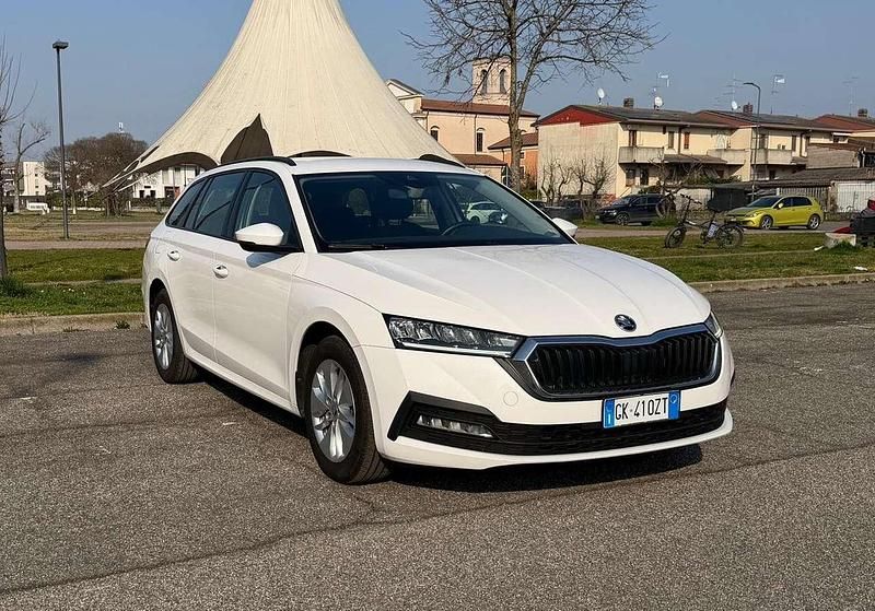 Usata Skoda Octavia Executive 150 CV (110 kW) 2022 Bianco Station wagon
